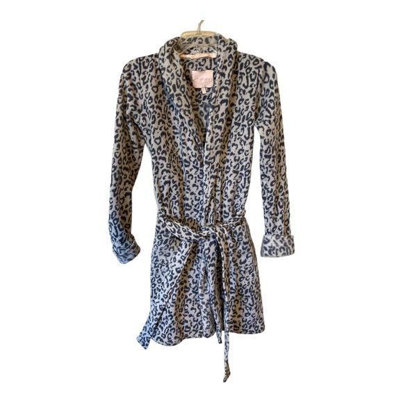 Victoria's Secret Other - Victoria's Secret Gray Leopard Print Robe Size XS